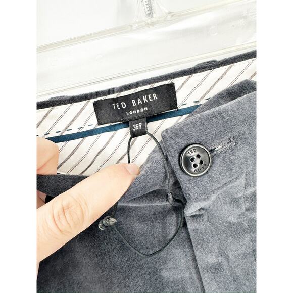 Ted Baker Farbor Camburn Velvet Cropped Tapered Pleated Suit Pants Size 36R - Picture 4 of 5